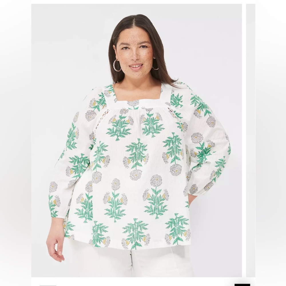 NWT-LANE BRYANT PLUS SIZE 26-28W
Square Neck Green & White Top.